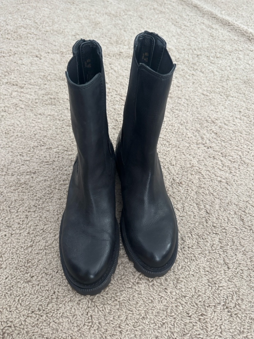 Sam Edelman Chelsea Boot - Picture 2 of 7